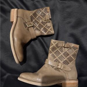 PIKOLINOS Tan Ankle Boots with Buckle Detail